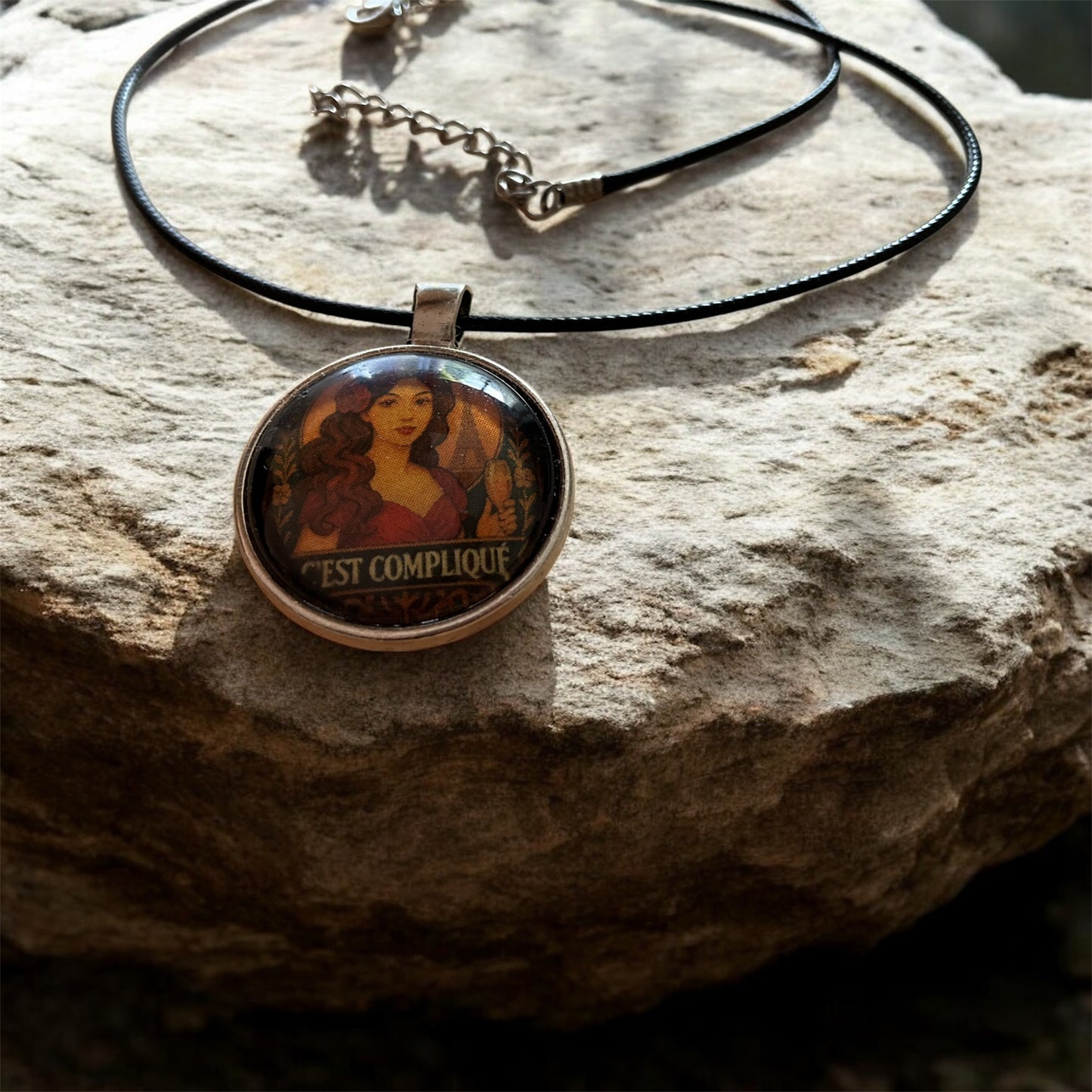 “C’est compliqué” retro pendant with black necklace